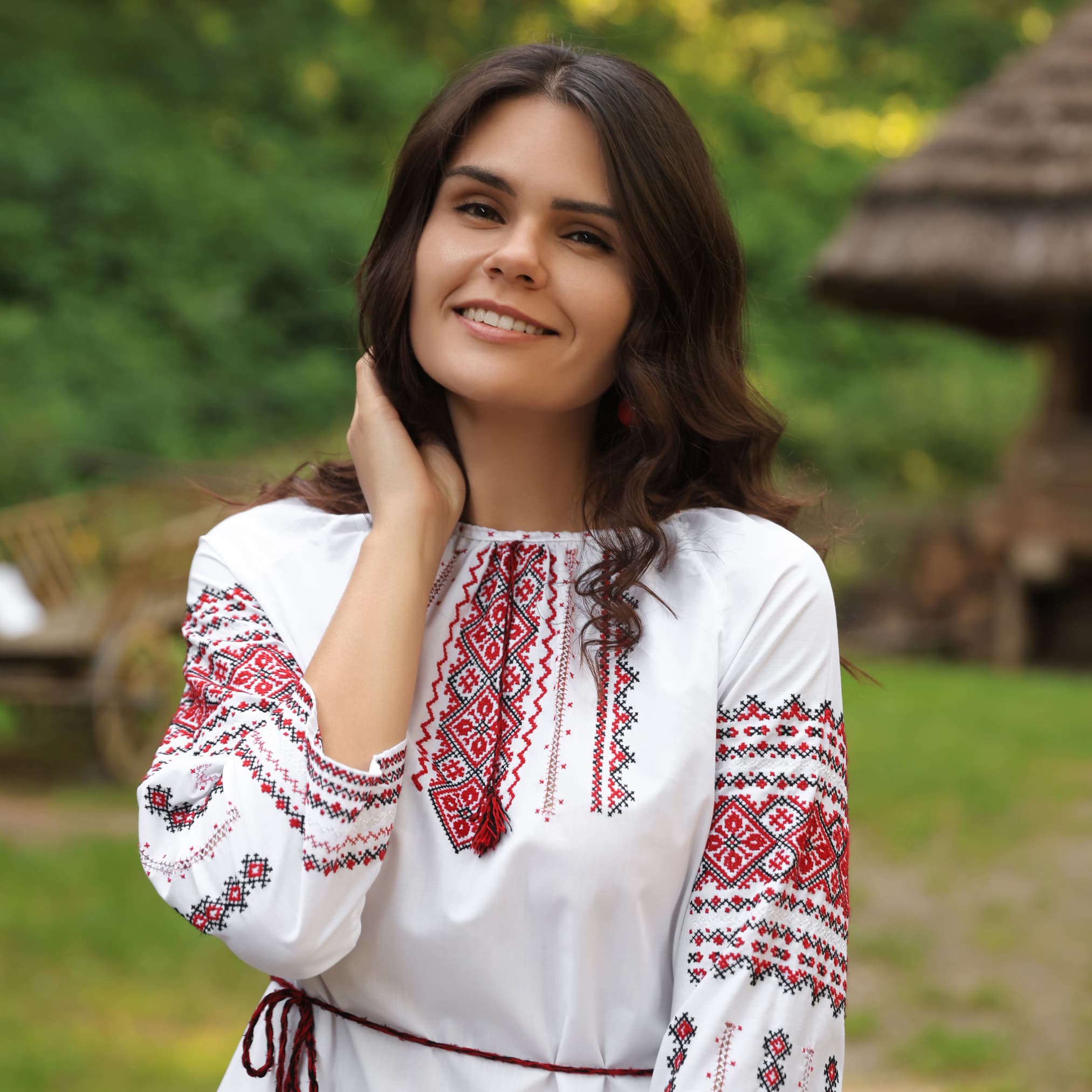 Жінка одягнена в блузка Розкіш